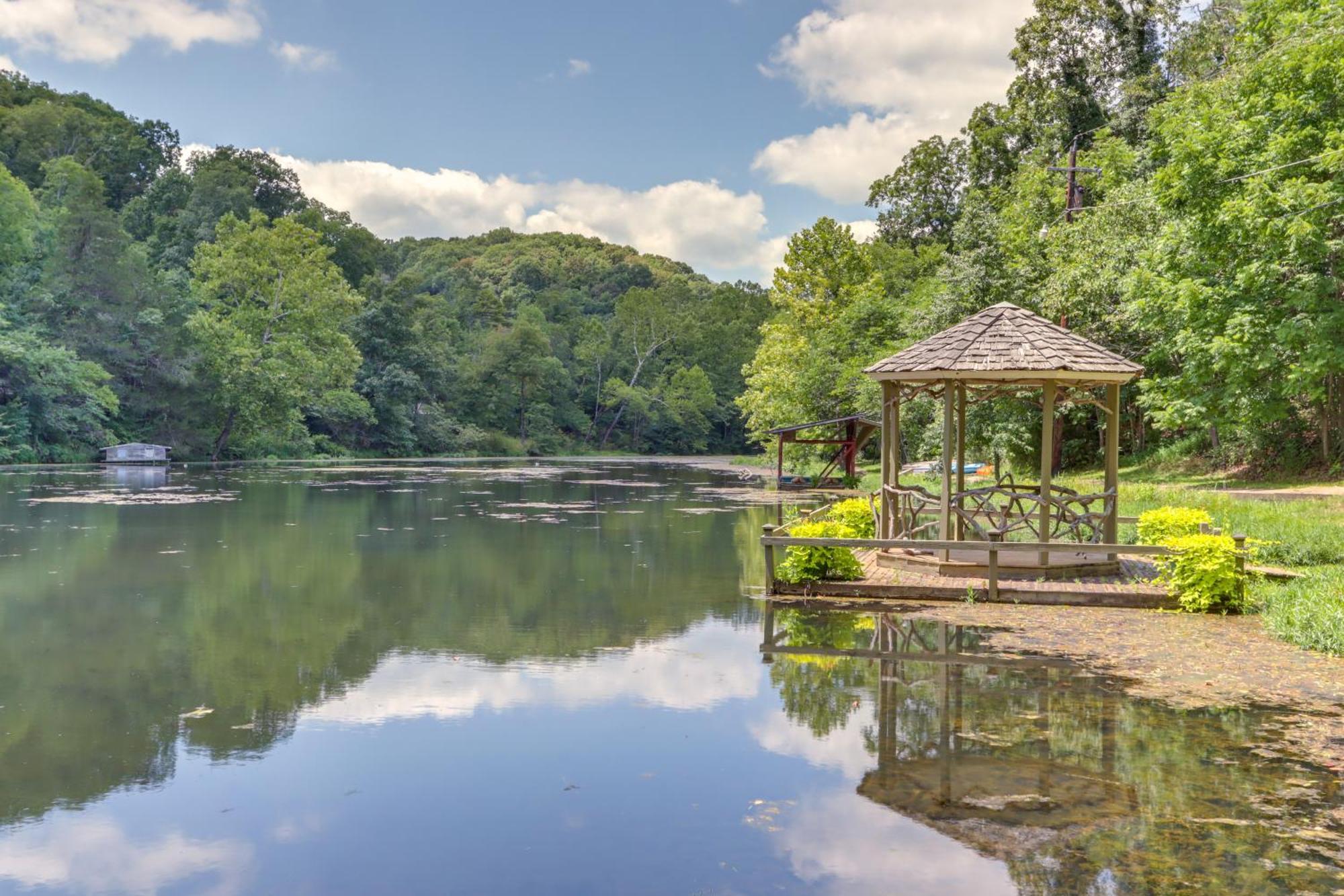 Lakefront Cabin Less Than 3 Mi To Dtwn Eureka Springs! Villa Exterior foto