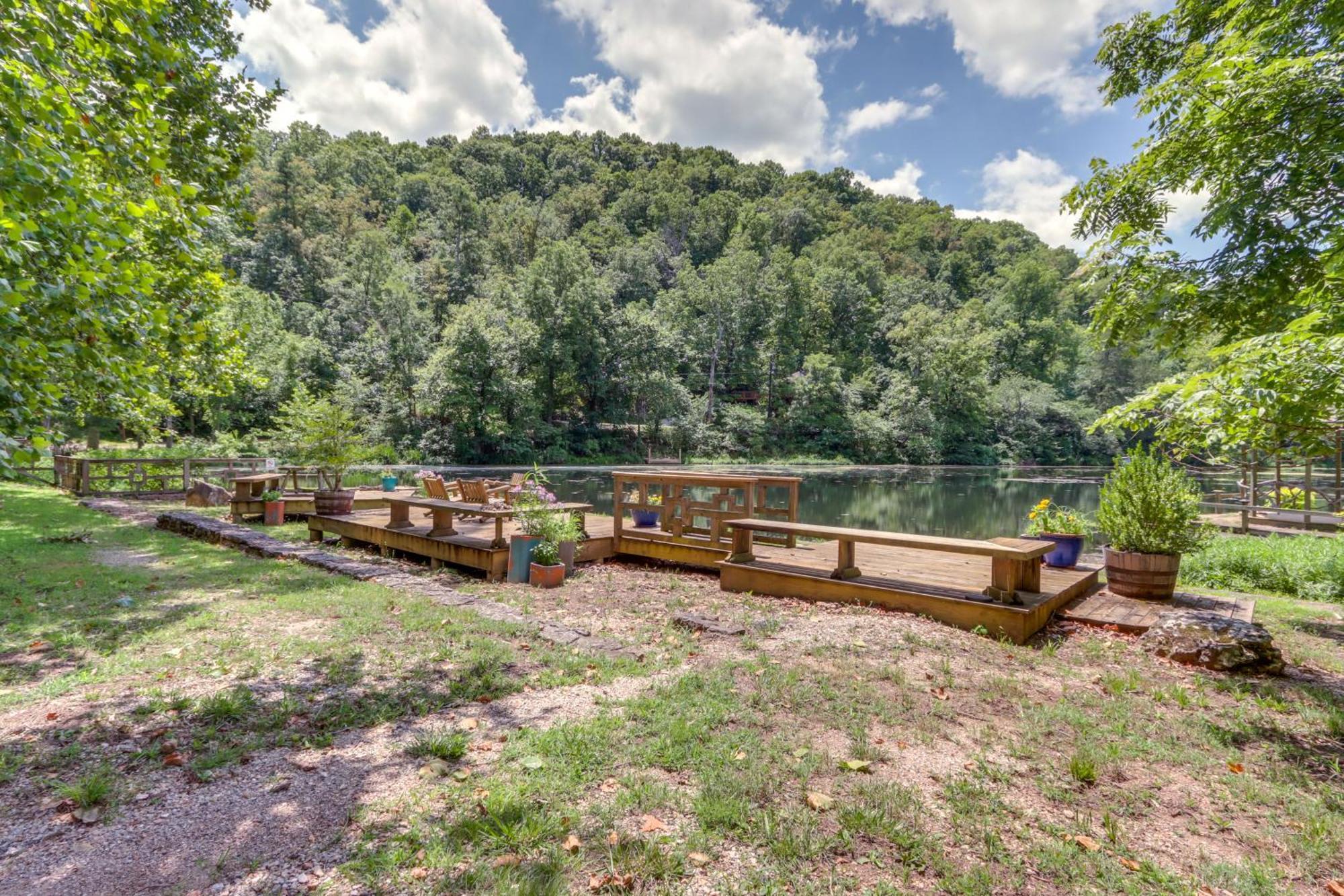 Lakefront Cabin Less Than 3 Mi To Dtwn Eureka Springs! Villa Exterior foto