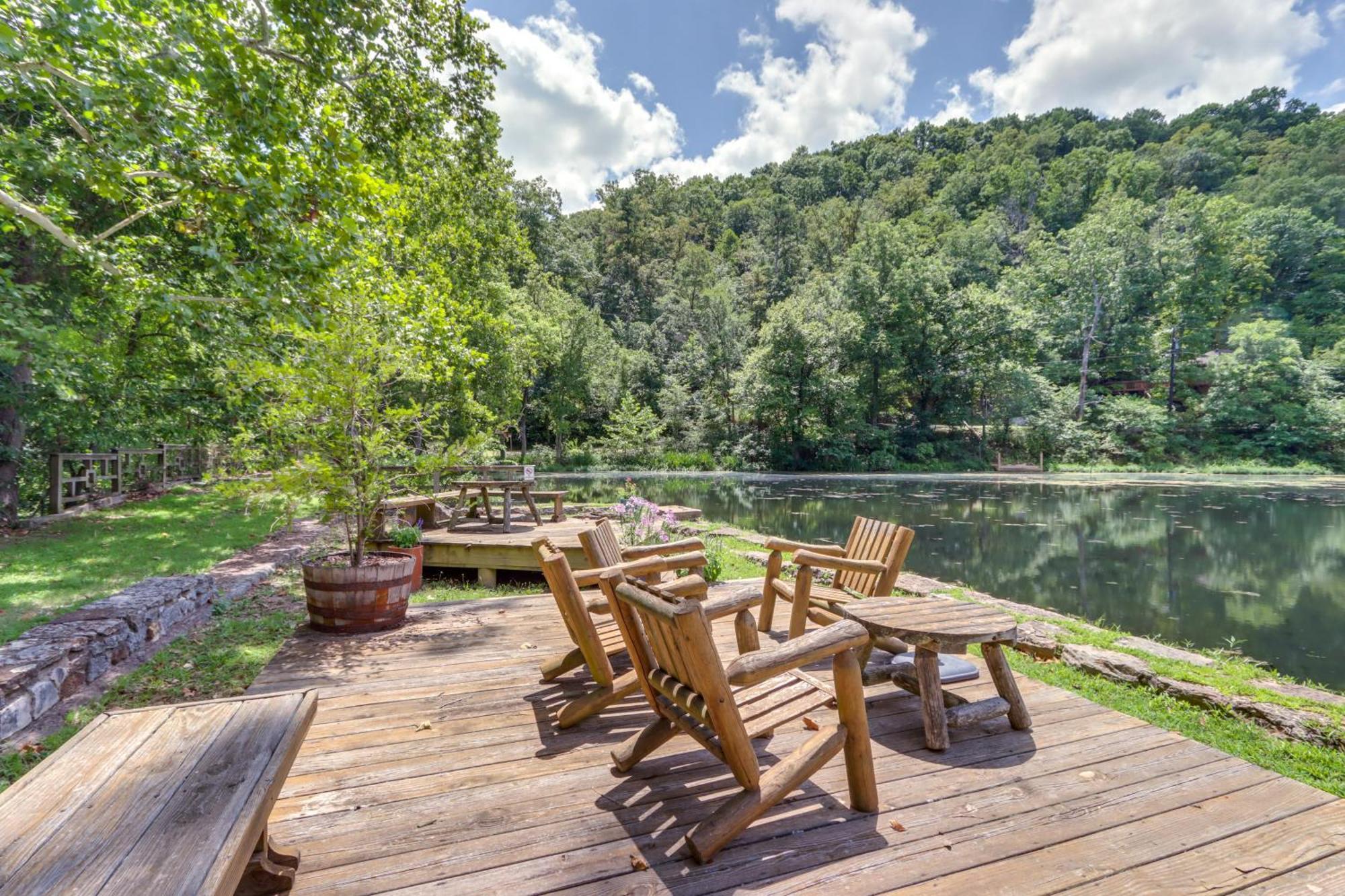 Lakefront Cabin Less Than 3 Mi To Dtwn Eureka Springs! Villa Exterior foto